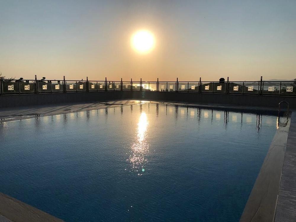 Double Royal Hotel Kocaeli Bagian luar foto